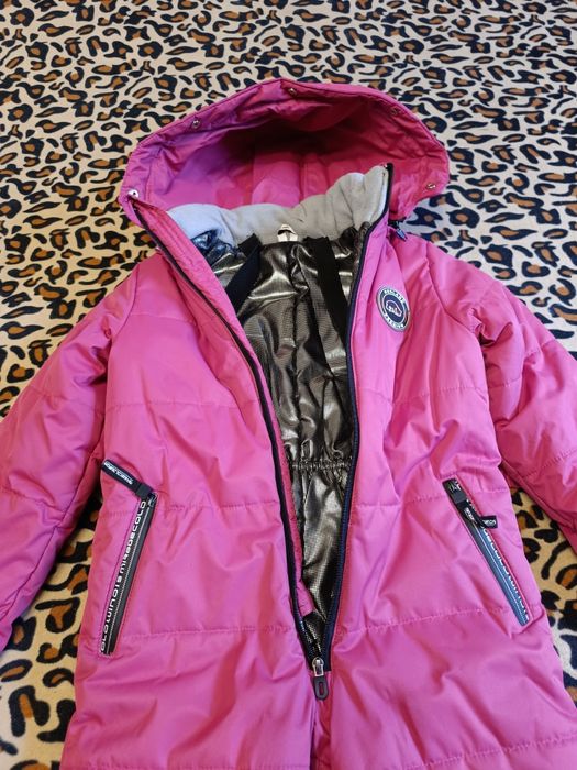 Продам верхнюю одежду для девочки!