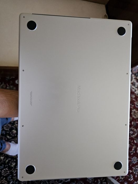 Macbook PRO M3 16 18/512 Yangi srochno 5 ta sikl bolgan