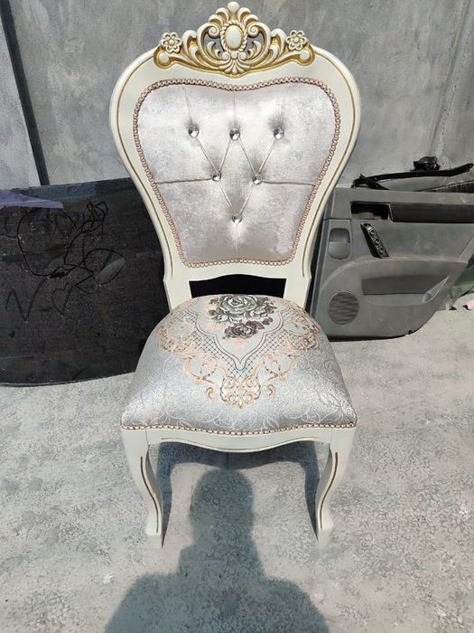 стол стулия  в упаковке.