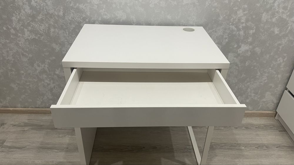 Стол письменный IKEA