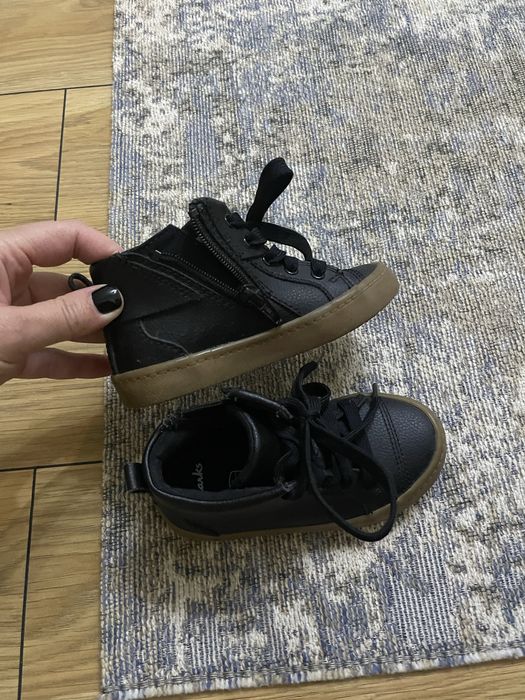 Ghetute Clarks baieti 24