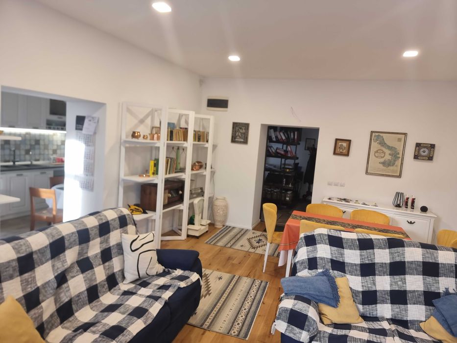 Inchiriez Apartament KING 220 mp (in vila -utilat  ) max 14 persoane