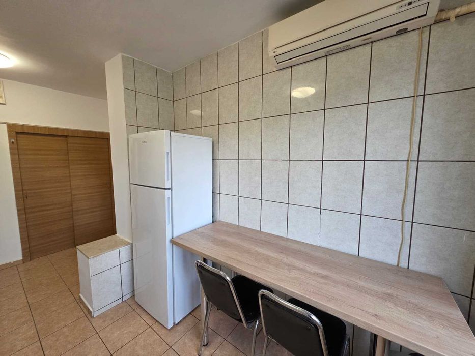 Inchiriez apartament 3 camere