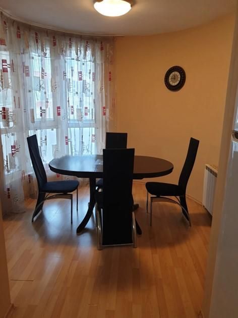 Дава се под наем Тристаен апартамент в София, Люлин 8 - 96 кв.м за 818 € - Снимка #1