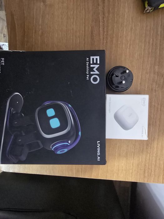 Робот емо LIVING.AI десктоп робот