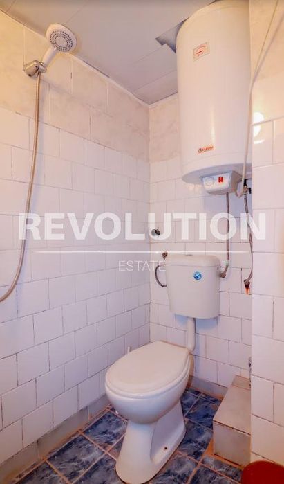 Тристаен апартамент в района на Цветен квартал!