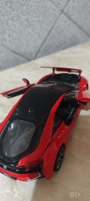 Коллекционная машинка BMW i8 1:24
