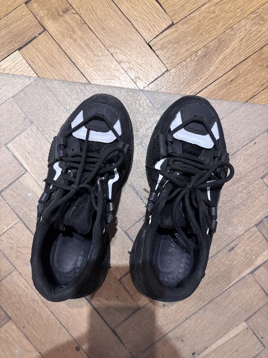 Черни обувки с подметка