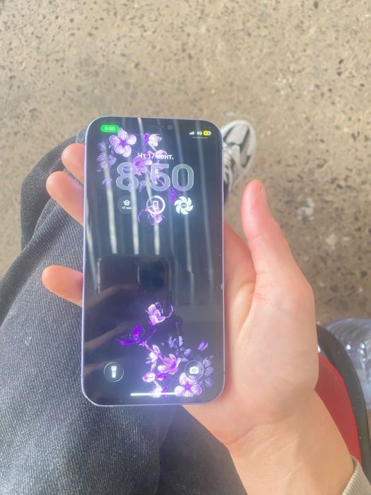 Продам Iphone 12