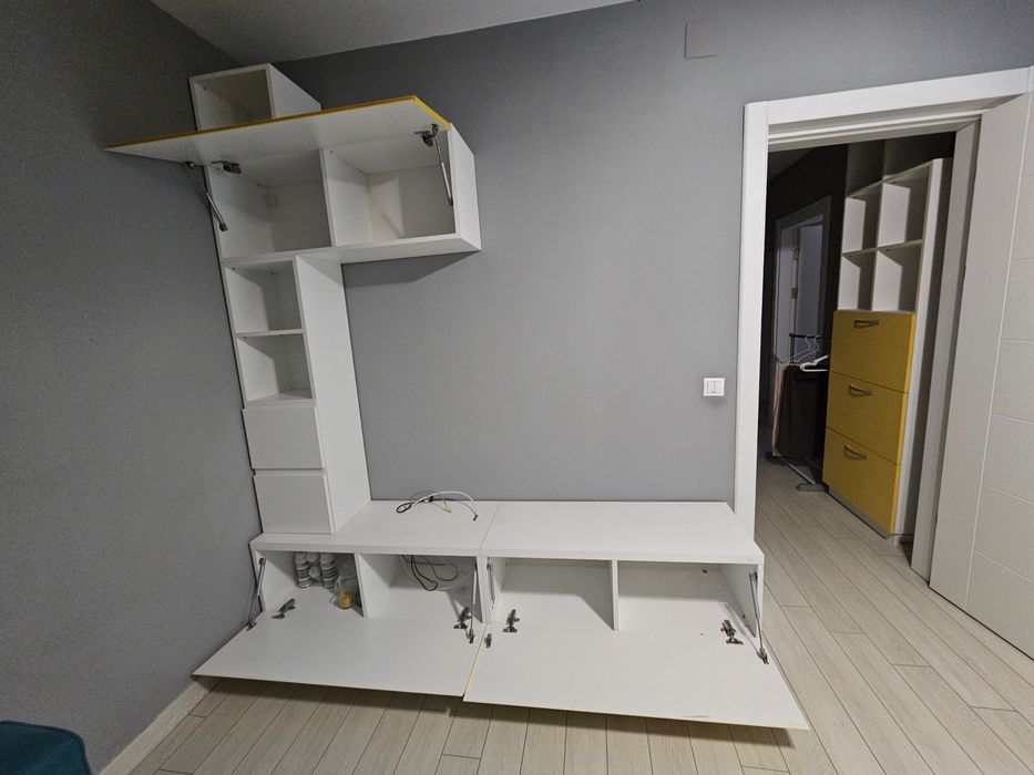 Mobilier living/TV alb cu galben
