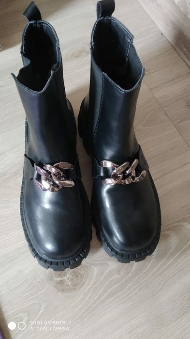 Продам осенние сапоги женские