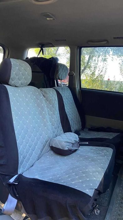 Toyota Noah 2004 года выпуска