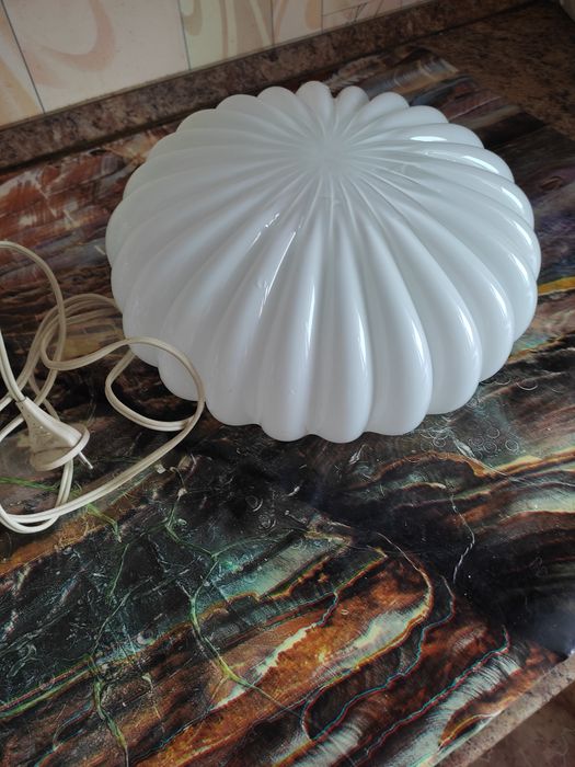 Лампа-плафон,220 V.