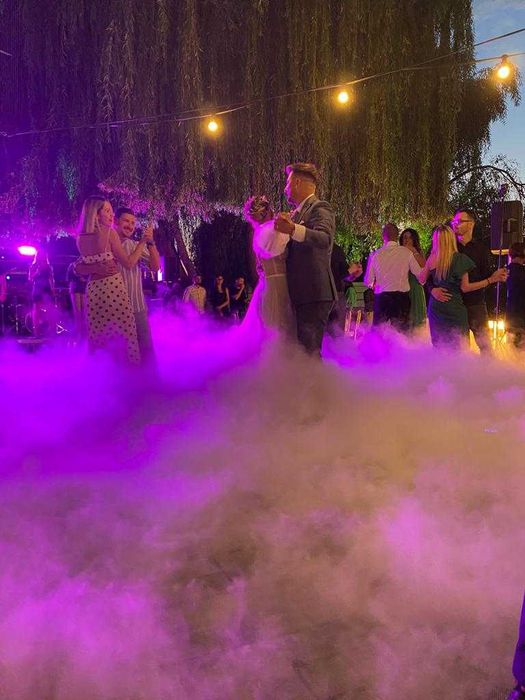 Fum greu dansul mirilor cu artificii si baloane explozive