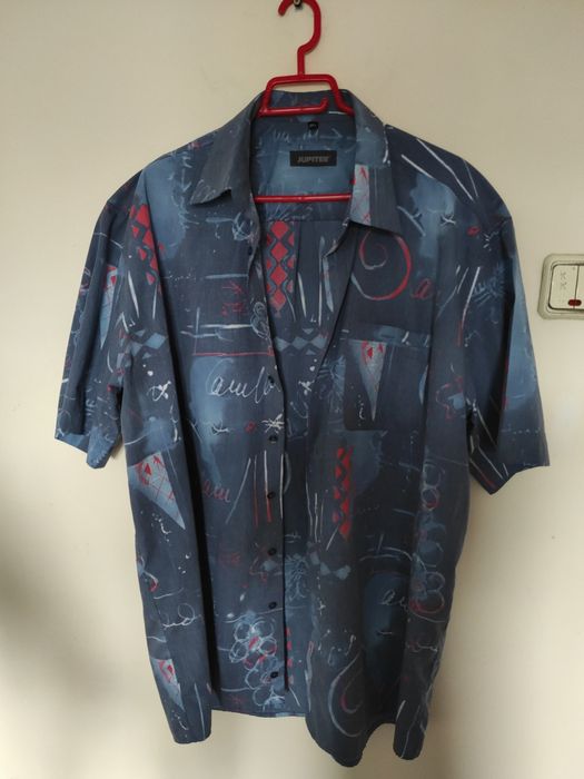 Cămăși cu mânecă scurtă și lungă modele diferite, culori diferite