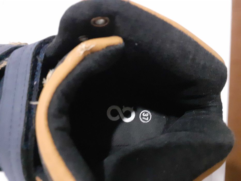 Продается кроссовка-сапожка