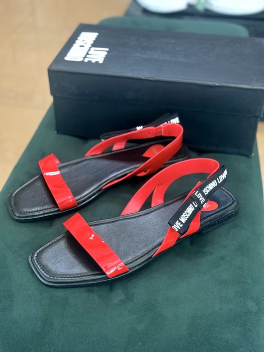 Оригинални дамски сандали Love Moschino намалени