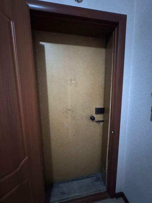 Продам входную дверь