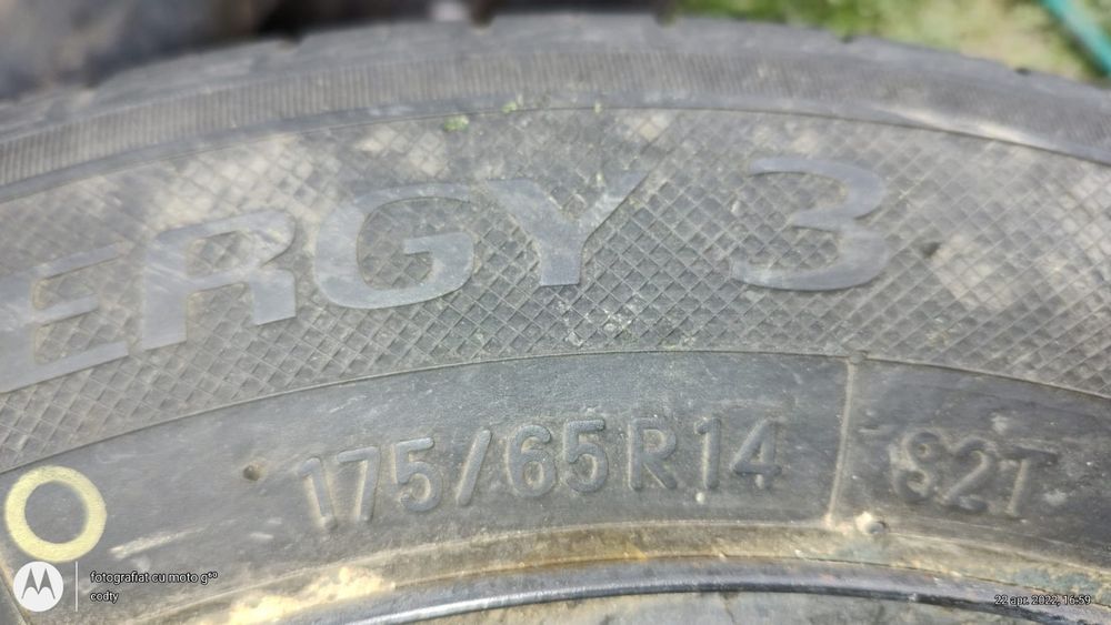 Vindem 4 cauciucuri 175/65/r14 cu geanta otel