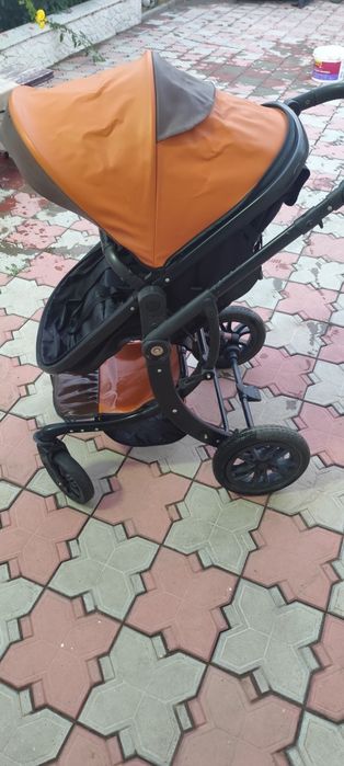 Продам коляску с резиновыми колесами