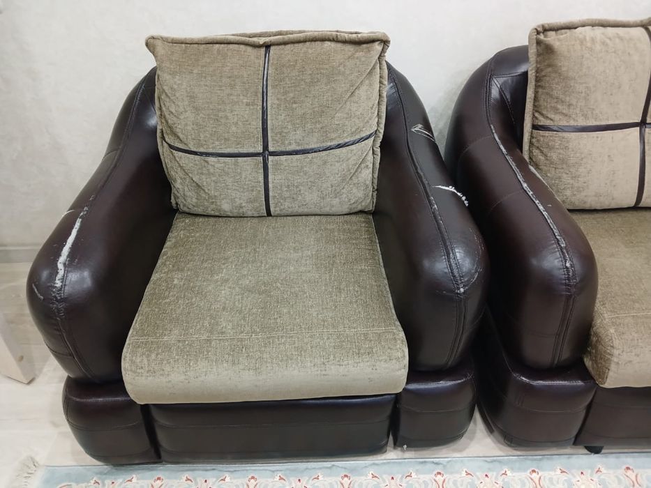 Продаю диван с креслой