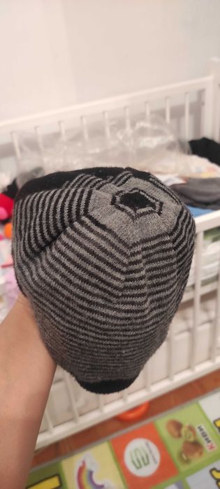 Продается черная шапка для мальчиков