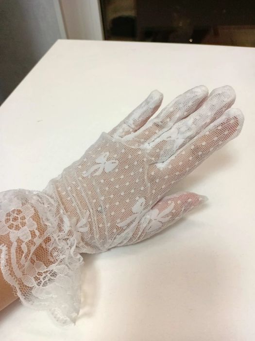 Кружевные перчатки