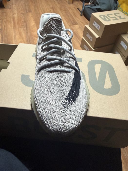 Yeezy 350v2 Slate marimea 42