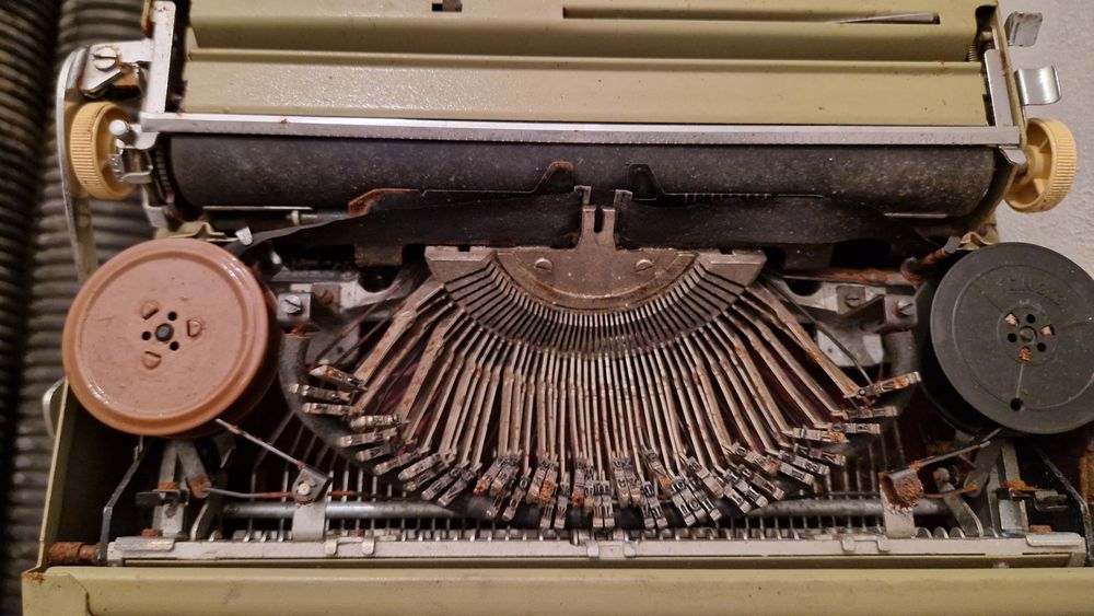 Пишеща машина Марица (българска)-за реставрация!