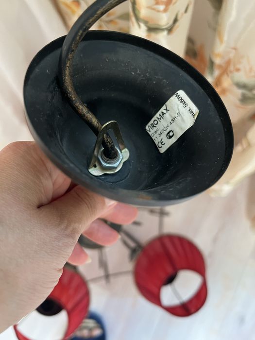 Продам люстру на 5 лампочек