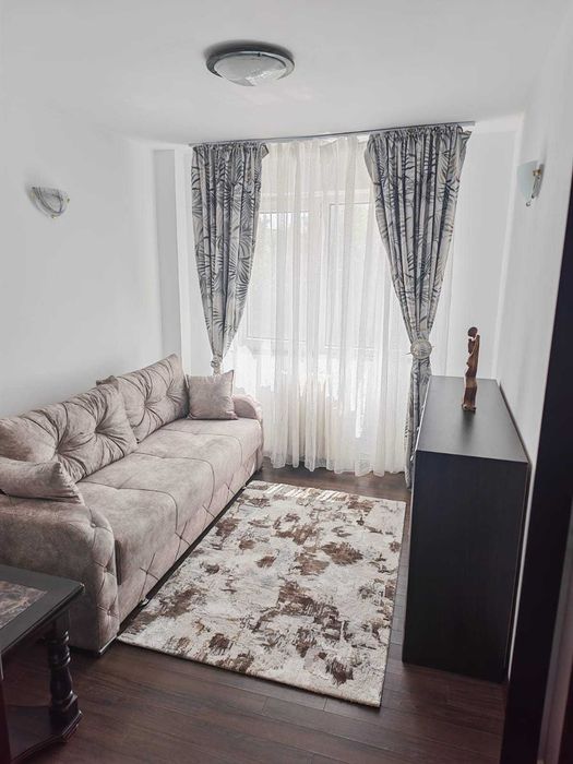 Închiriez apartament