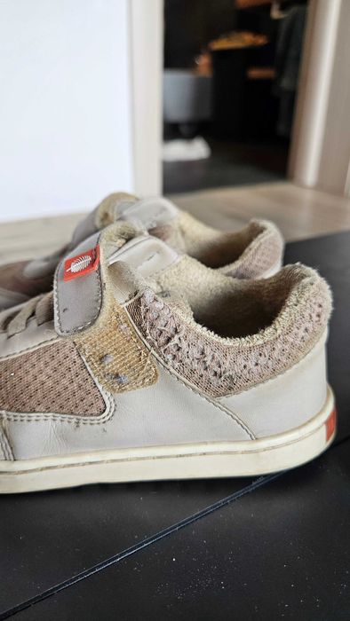 Vând tikki sneakers barefoot rock mărimea 25
