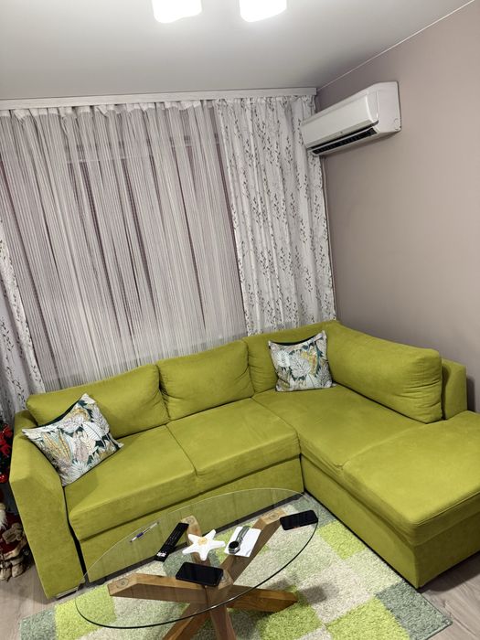 Ъглов диван с местещ ъгъл