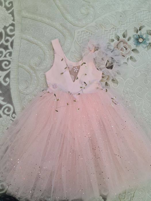 Продам нарядное нежное платье