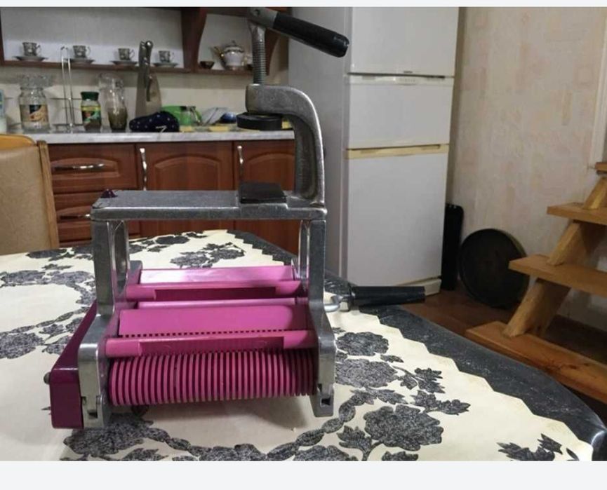 Продается лапшерезка ,тестораскатка