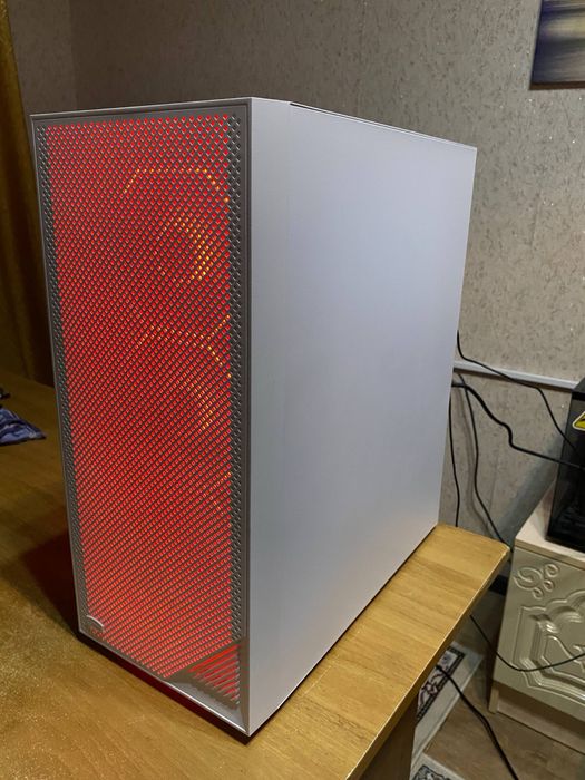 ПК в белом корпусе