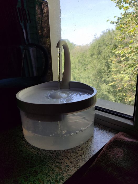 Поилка фонтан для животных