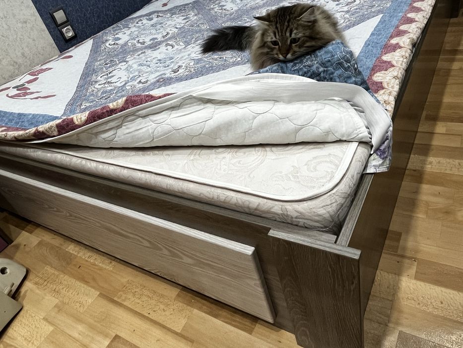 Кровать двуспальная