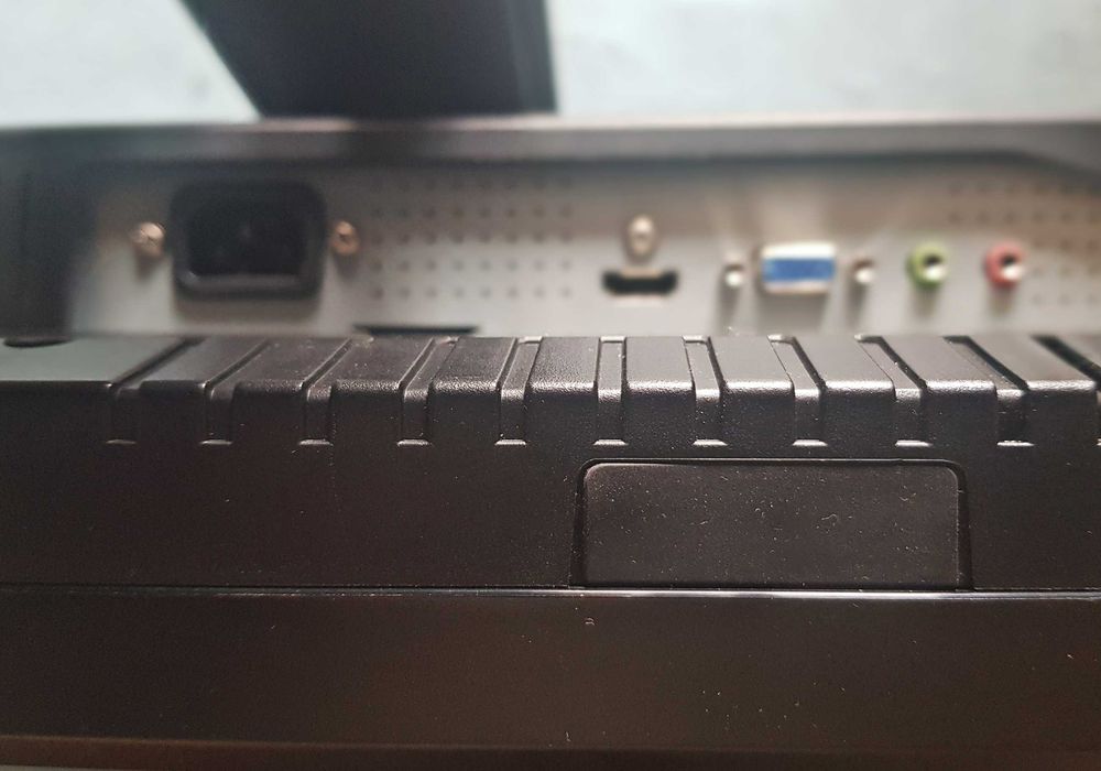 Monitor LCD de 28 inch