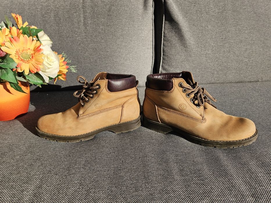 Bocanci crem, piele intoarsa, numarul 37 (real 38.5)