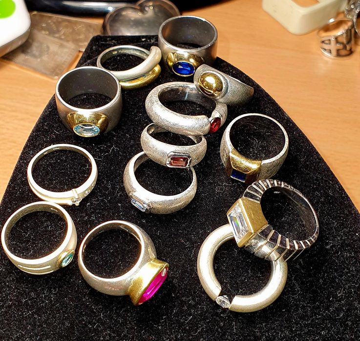 Vând inele din argint cu aur!