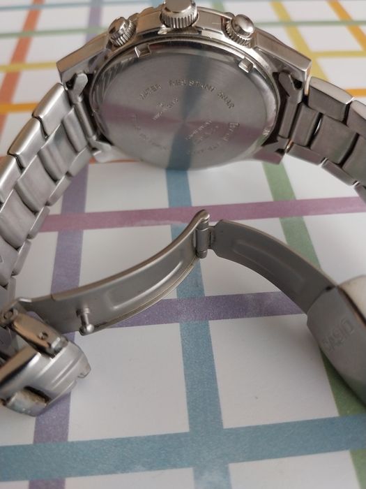 Продавам часовник CASIO MTP 4500D-1AV.