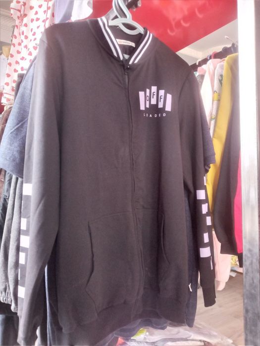 Arzon kiyimlar hammasi 50.000.   Optom oladiganlarga tovar ancha bor