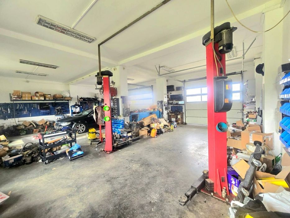 Casă de vanzare- cu spatiu comercial si 7.773  teren