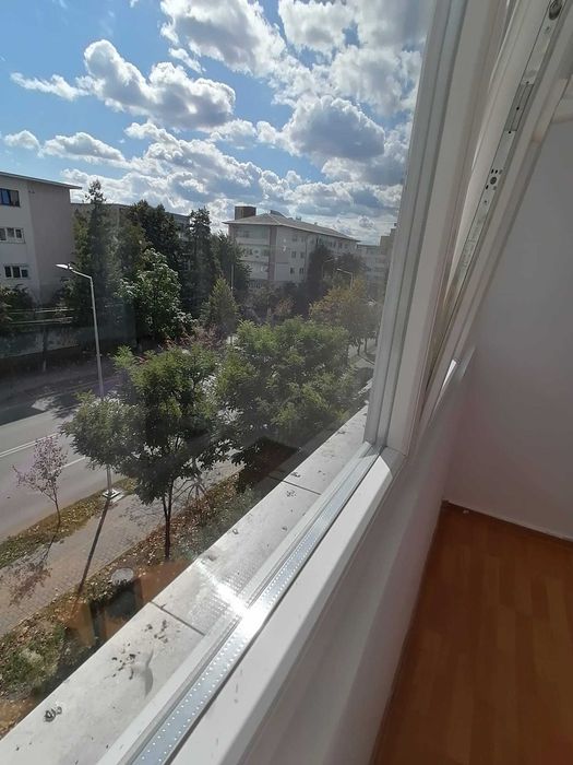 Apartament ultracentral, cu 3 camere semidecomandate, ultracentral, 300 euro