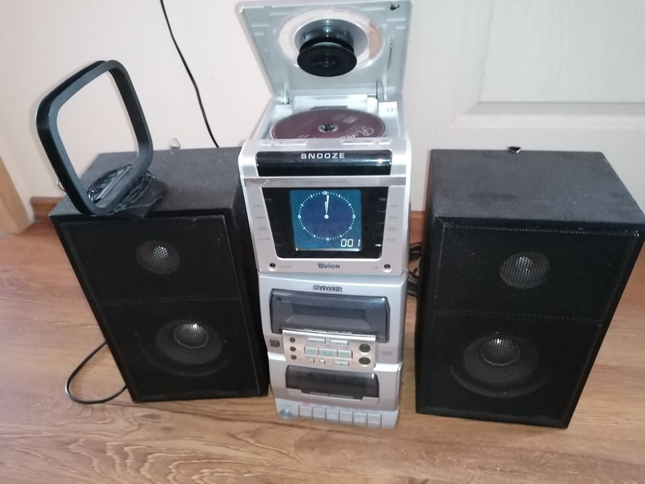 Combina muzicala Aiwa si un cd radio player Tevion