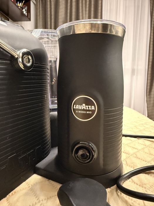 Espressor Lavazza Jolie & Milk