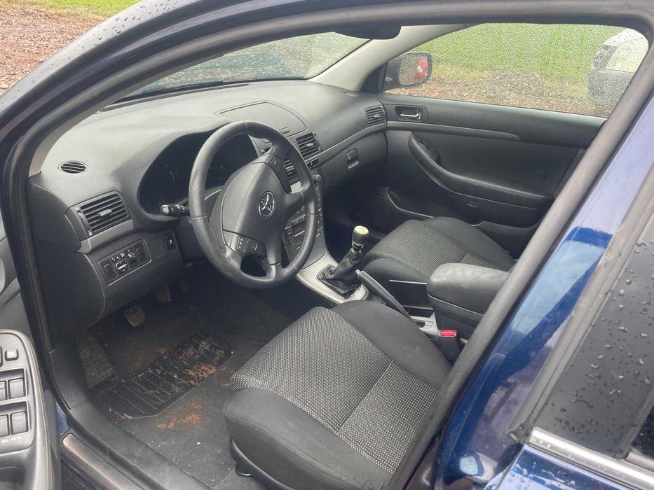 Dezmembrez Totota Avensis T25/DT251