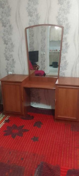 продам трюмо  с-зеркалом