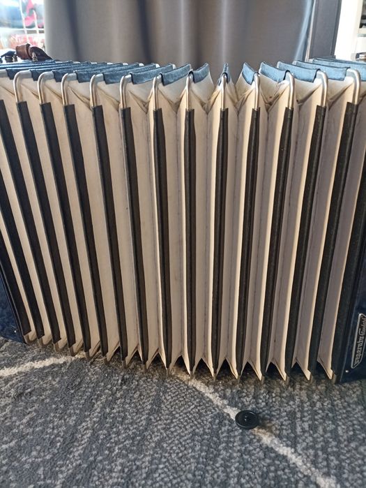 Vând akordeon weltmeister